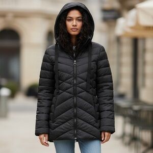 (NWT) Madden Girl Women's Hooded Packable Puffer Jacket in Black, Medium